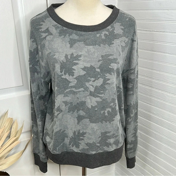 Splendid Women's Leaf Camo Crewneck Sweatshirt Gray Size S Casual Long Sleeve - Picture 11 of 13